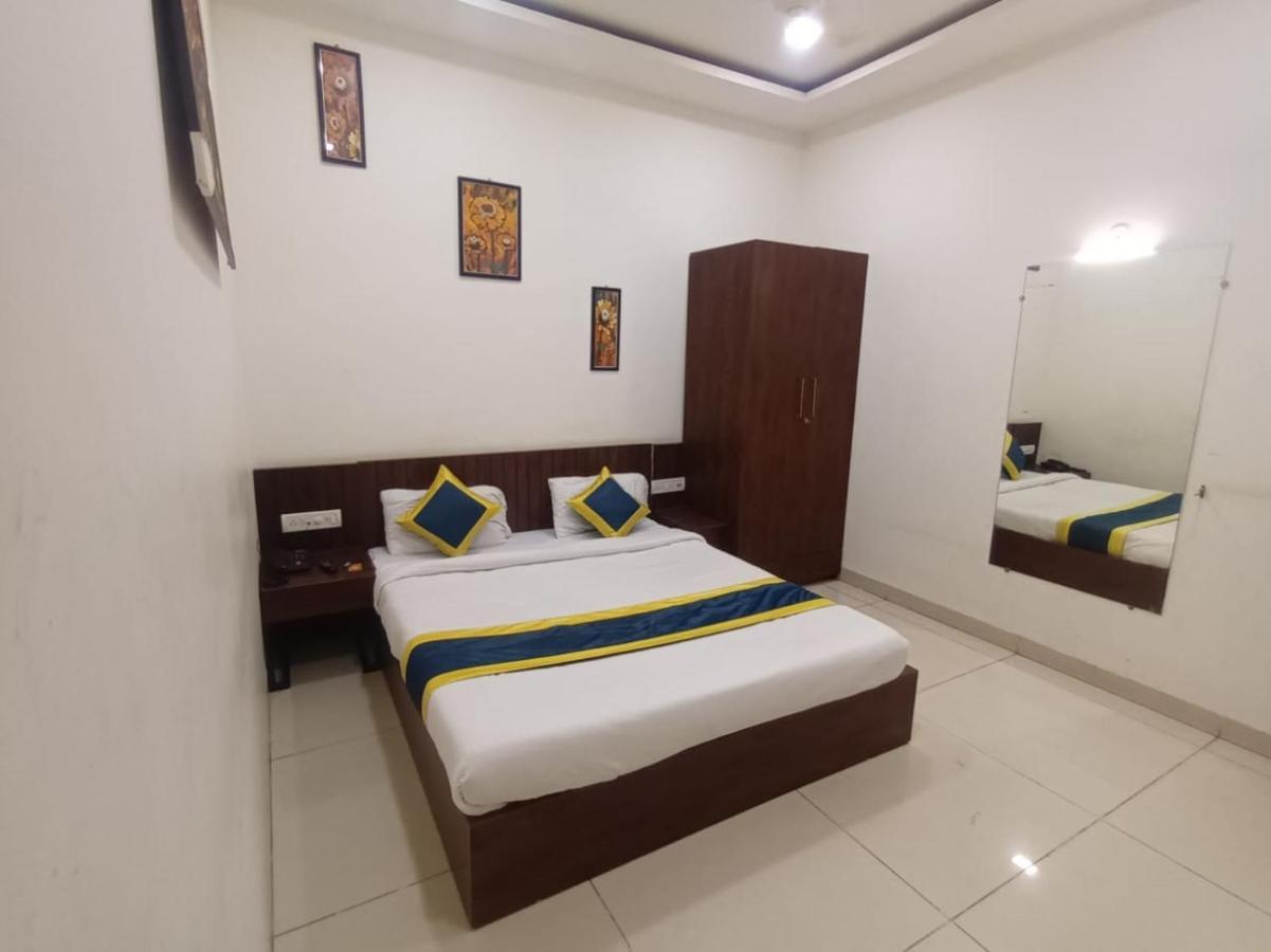 Hotel Lakshya Sheesh Mahal 2*