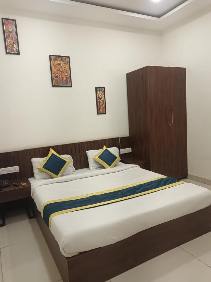 Lakshya Sheesh Mahal Hotel